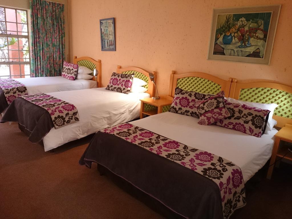 Hornbill Lodge Magaliesburg Phòng bức ảnh